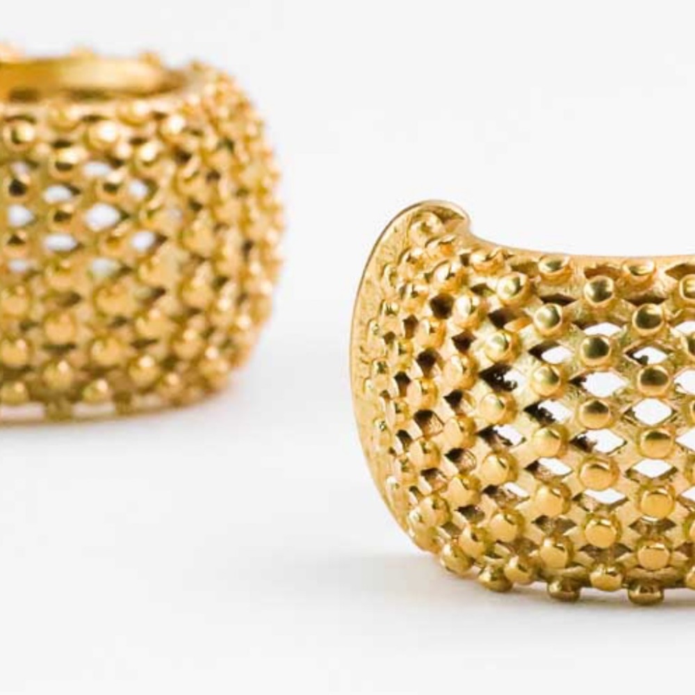 Mesh hoop earrings - Picture 3 of 3